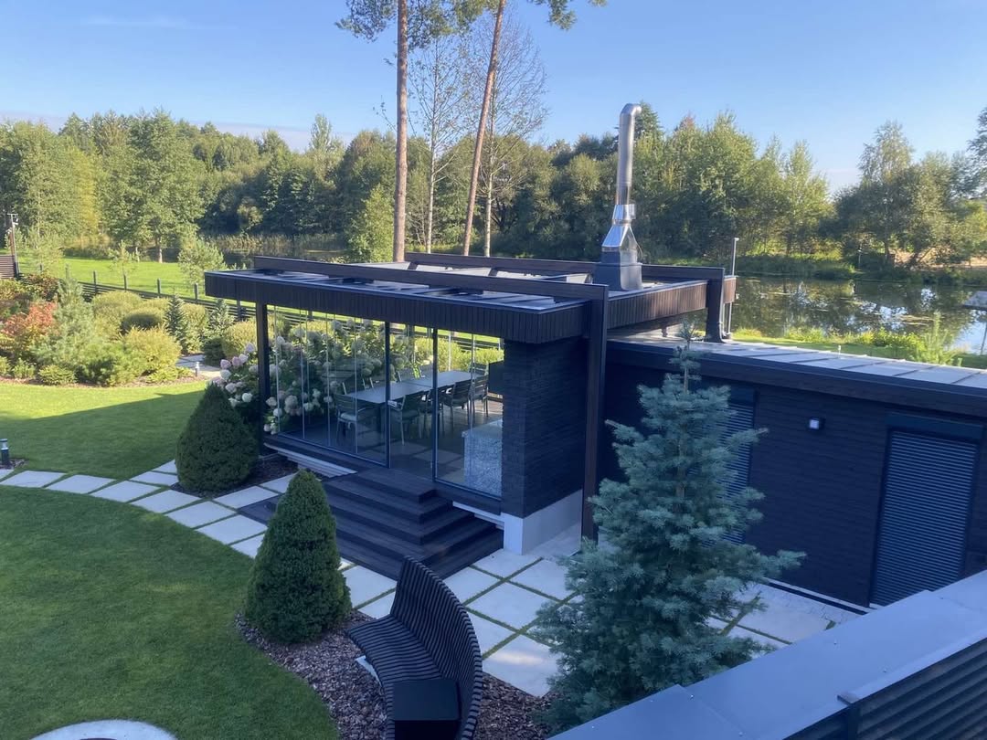 Остекленный частный дом